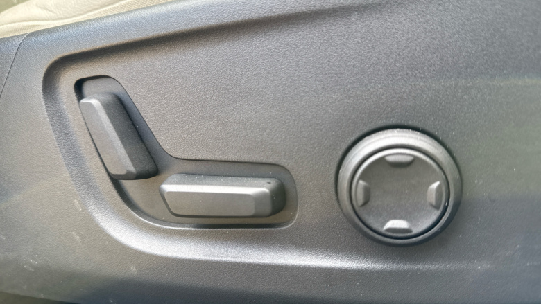 Volvo XC40 2.0 B3P Ultra Dark 5dr Auto Petrol Estate